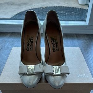Salvator Ferragamo Gold slip on pump